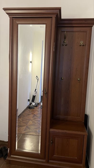 Продам. Шкаф в прихожую. Недорого.