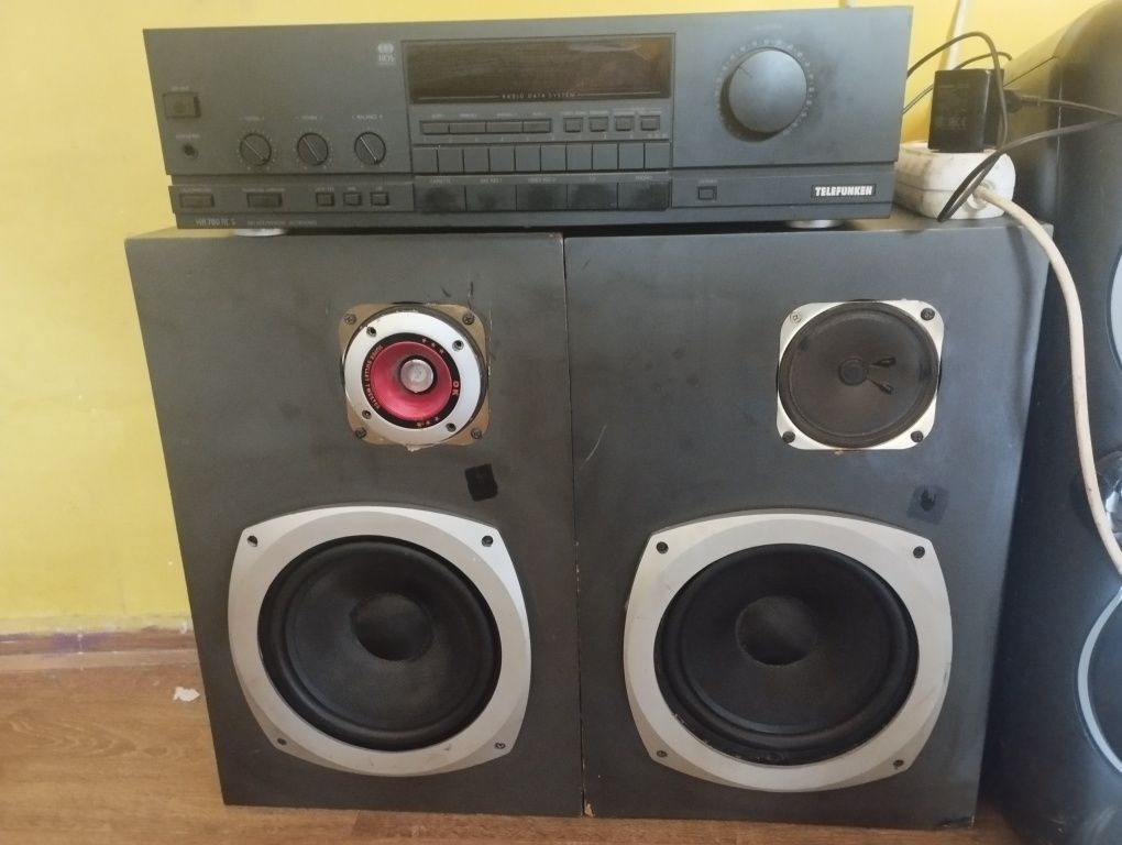 Vând boxse plus stația