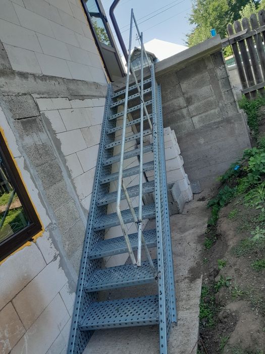 Scări metalice galvanizate la orice demisiune asiguram transport ori u