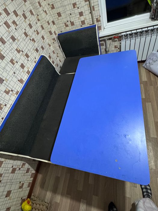 Кухонный стол с уголком и гарнитуром