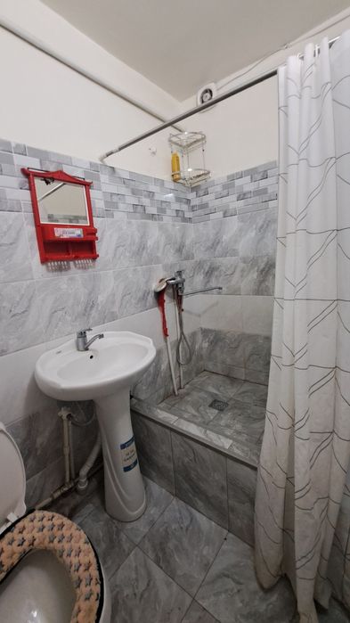 Чирчик шахар 
Троицкий 13-мактаб ёнида 
#1-хона 1-етаж
Квартира иж