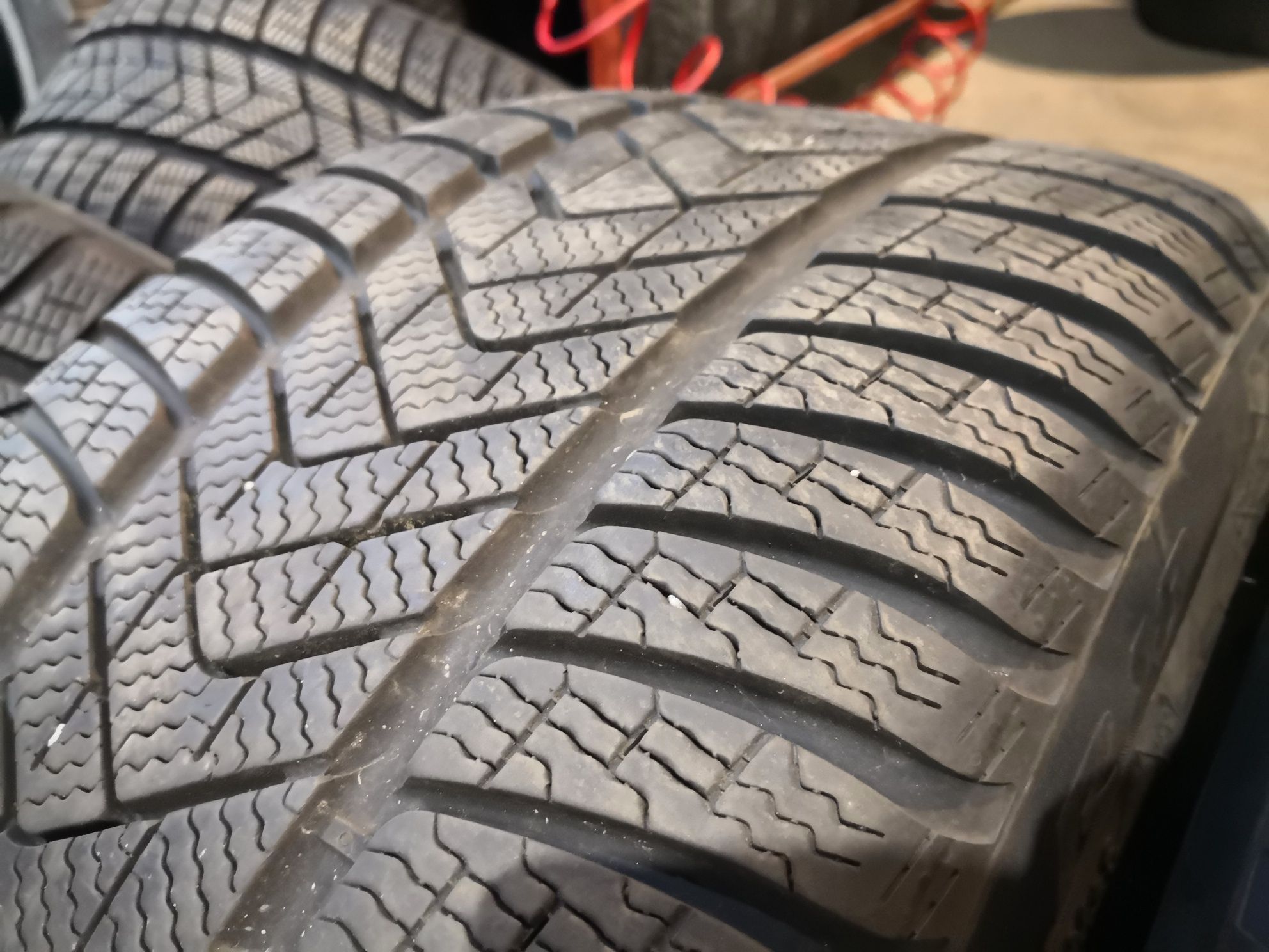 245 45 18 цола предни 275 40 18 задни гуми спорт пакет Pirelli dot 20