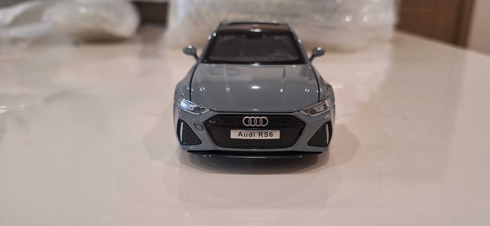 Ауди Audi RS6 1:32 отваряеми врати, капак, светещи фарове и стопове