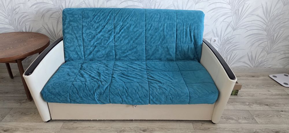 Диван, б.у. небольшой, раскладной