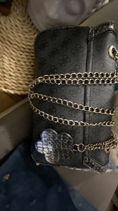 Оригинална чанта Guess