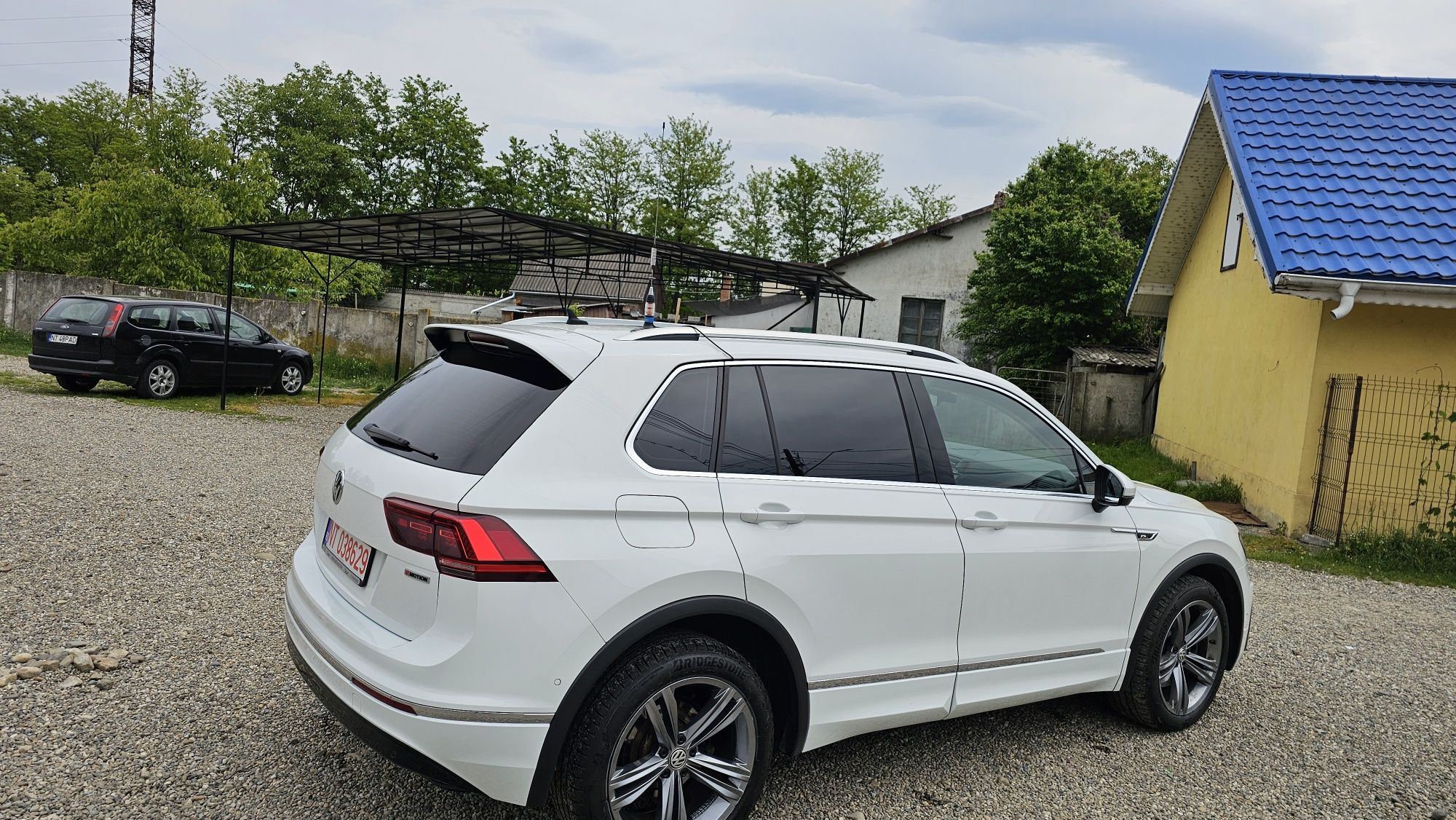 Vând Volkswagen Tiguan R line