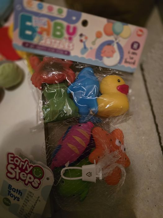 Лот от играчки от бебе до 12месеца