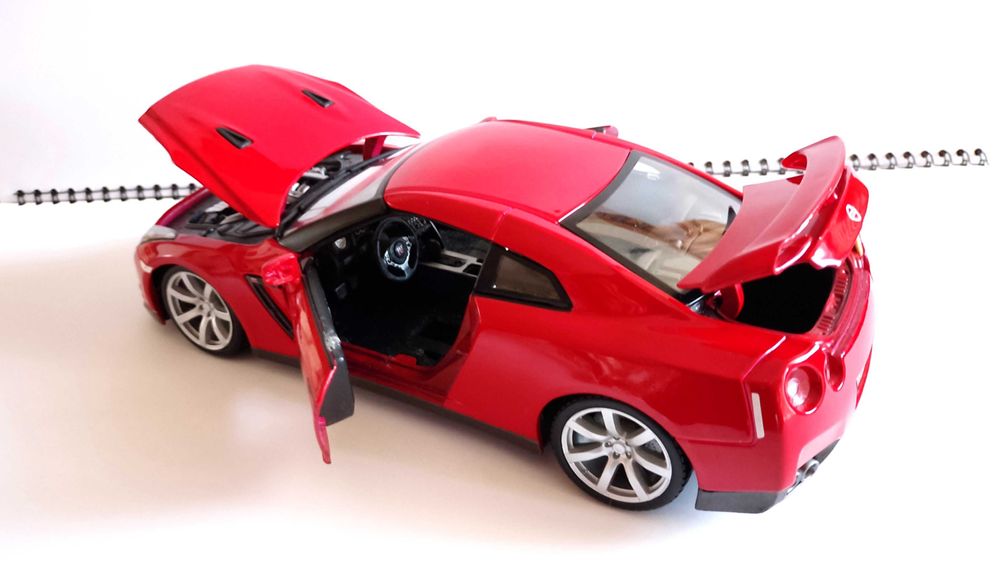 Nissan GT-R 2009 Bburago DIAMOND - Мащаб 1:18