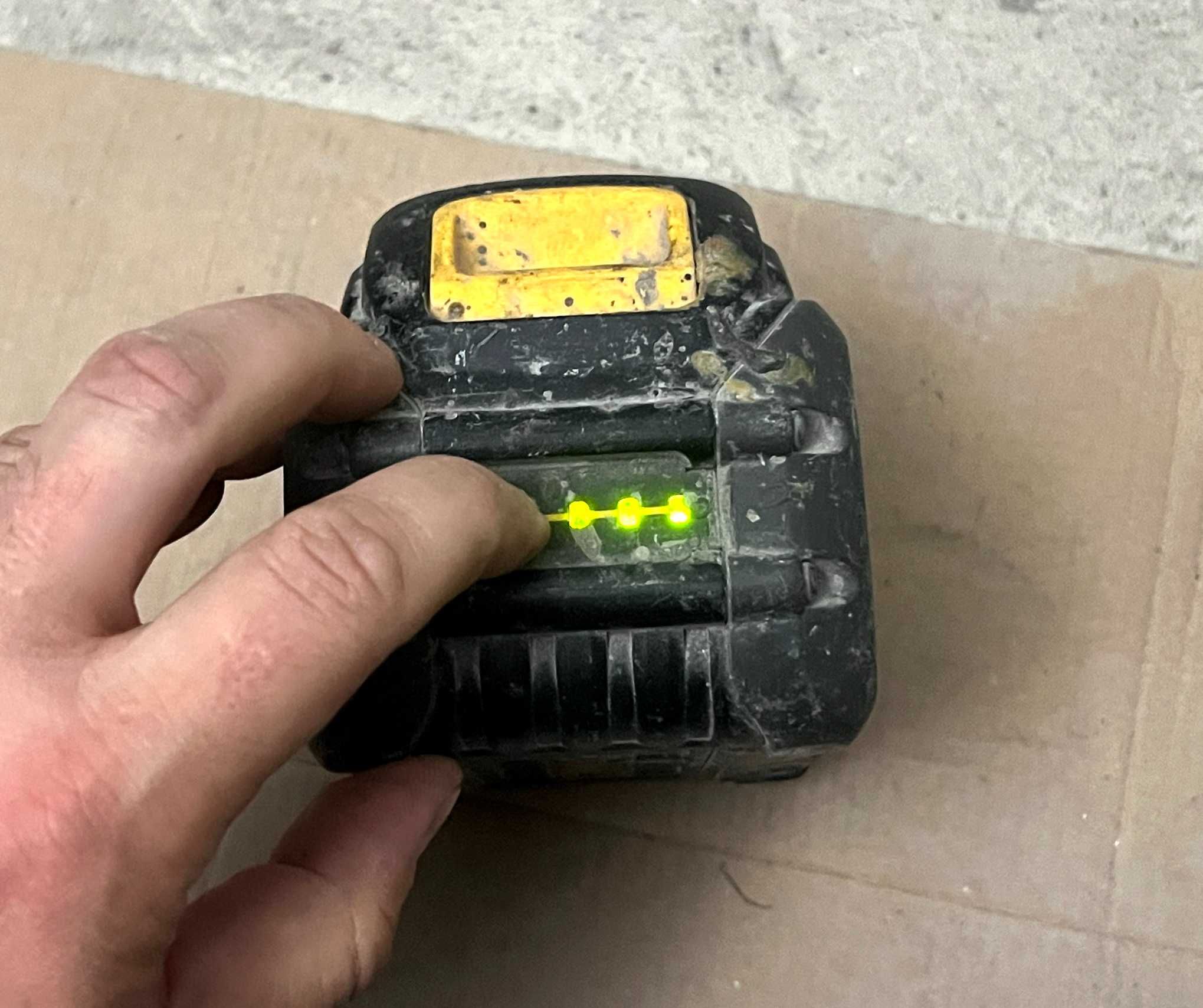 Baterie DEWALT XR FLEXVOLT 18V 6Ah 54V originala stare buna