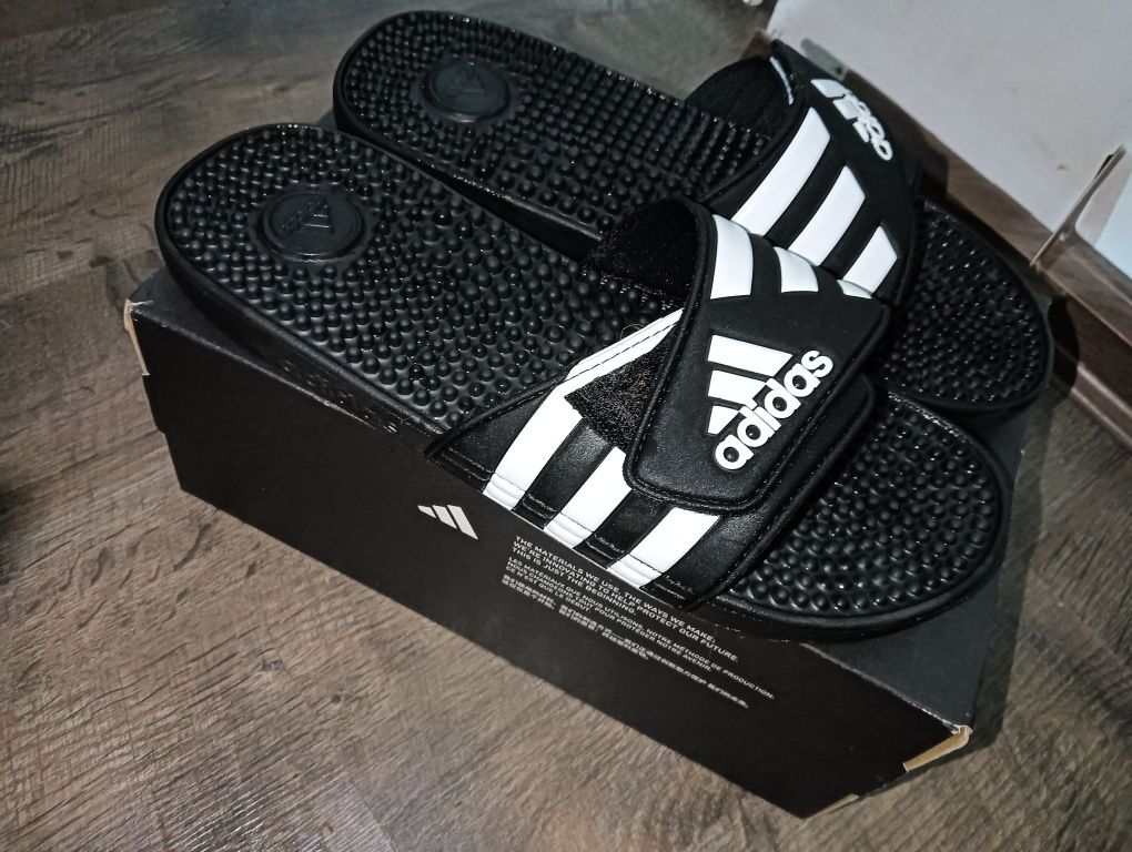 Adidas original, noi șlapi de firma