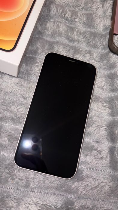 Продам Iphone 12