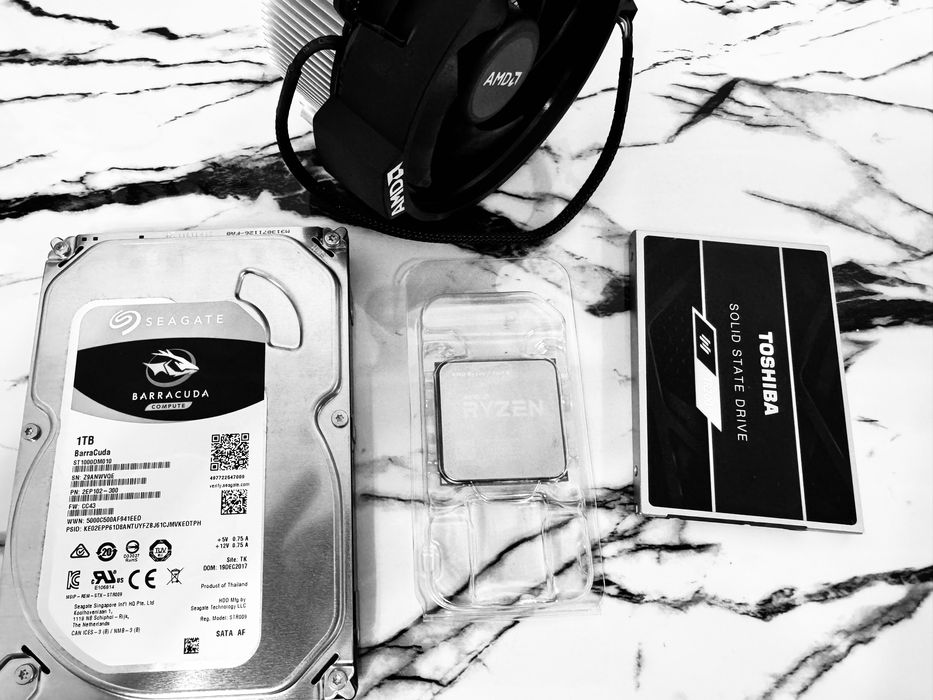 AMD Ryzen 5 + Cooler, SSD, HDD si 2 Ventilatoare