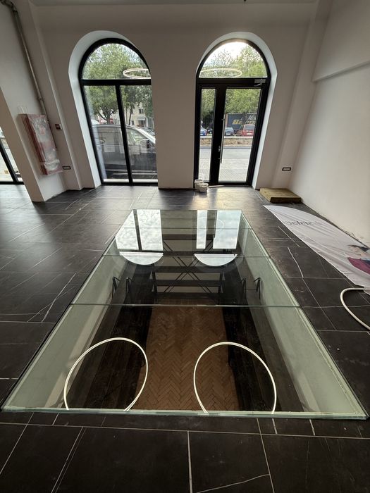 De inchiriat spatiu comercial central / Afacere la cheie concept