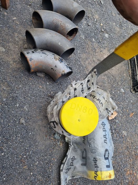 Продам краны и отводы диаметр 80 цена за все