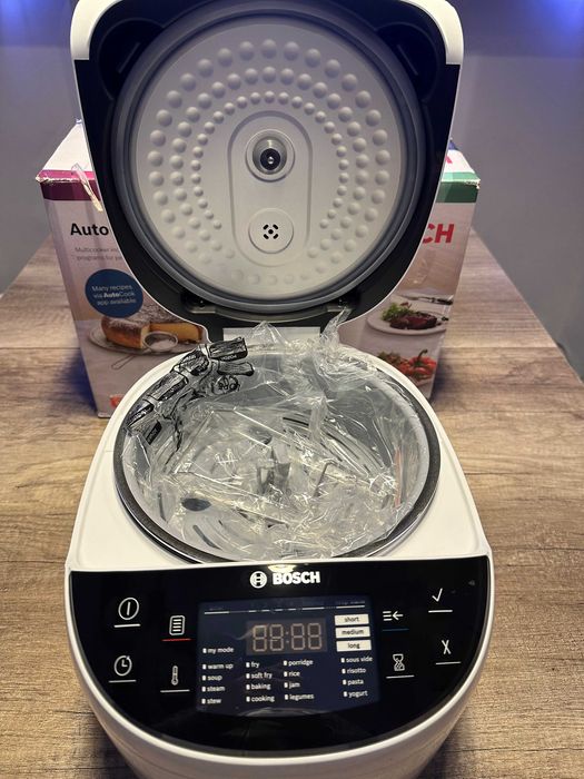 Multicooker Bosch MUC11W12, 5 L - Nou, nefolosit