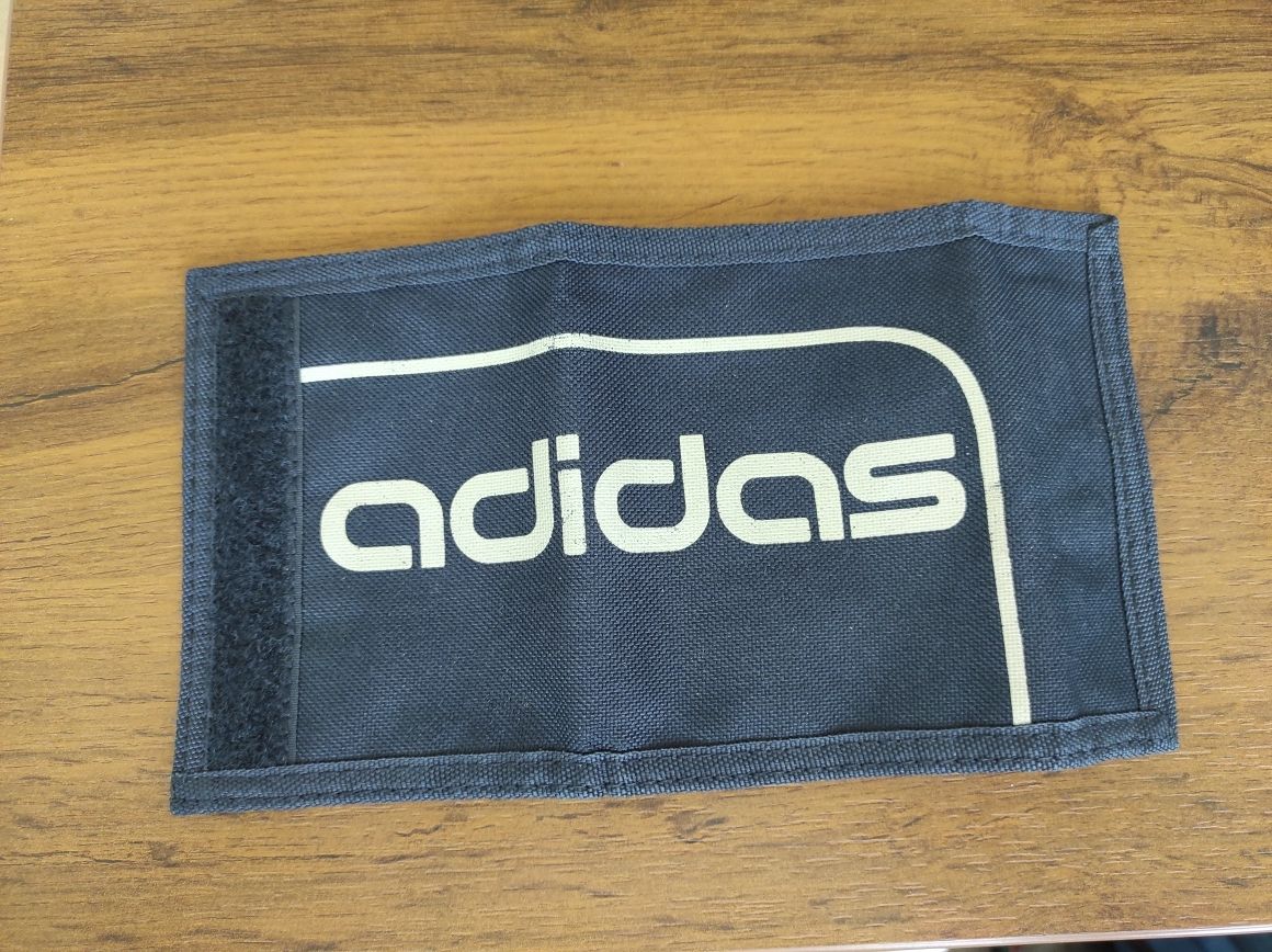 Портфейл Adidas, в отлично състояние