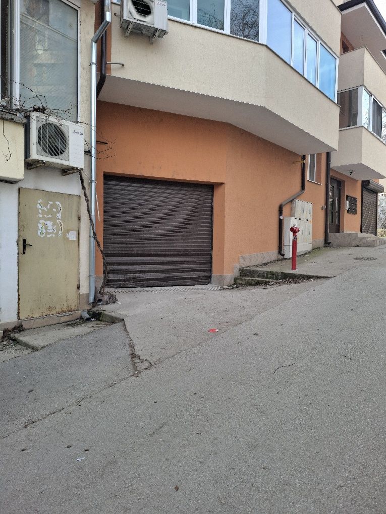 Дава се под наем Гараж / Паркомясто в Велико Търново, Зона Б - 20 кв.м за 51 € - Снимка #2