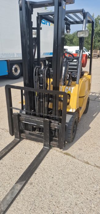 Vînd stivuitor pe gaz