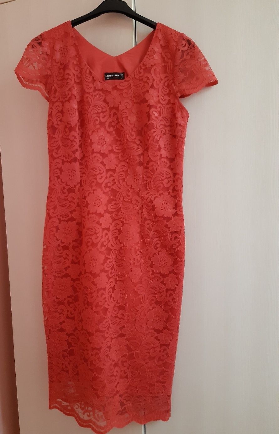 Rochie din dantela coral