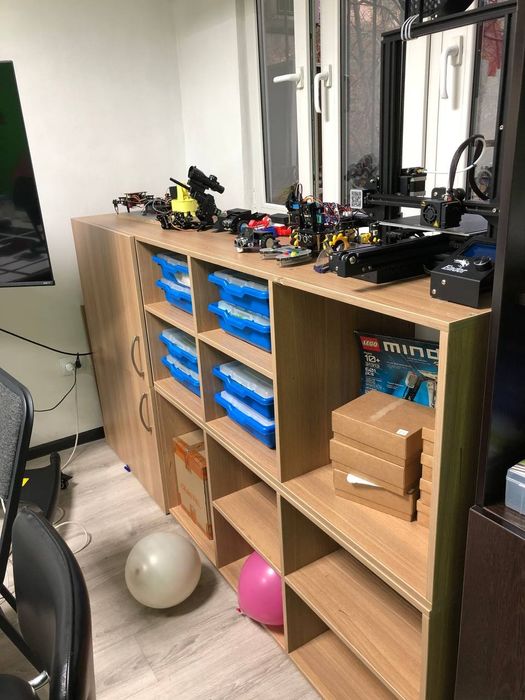 Продаётся вместительный и аккуратный шкаф в отличном состоянии, подойд