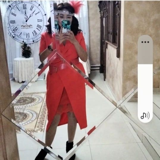 Платье известного бренда.