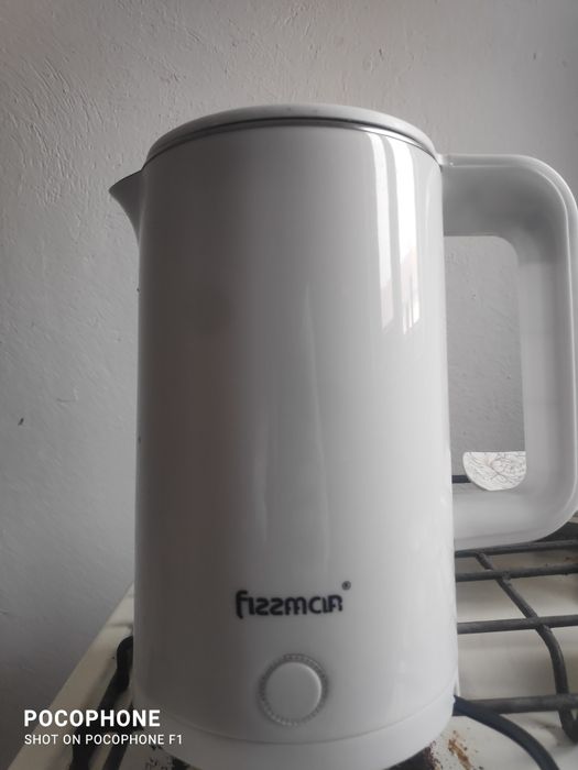 продам электрический чайник почти новый