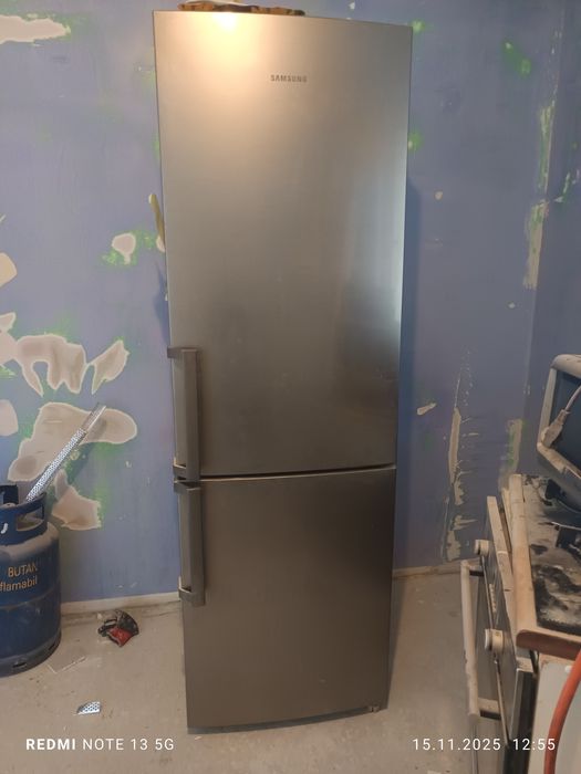 Frigider Samsung