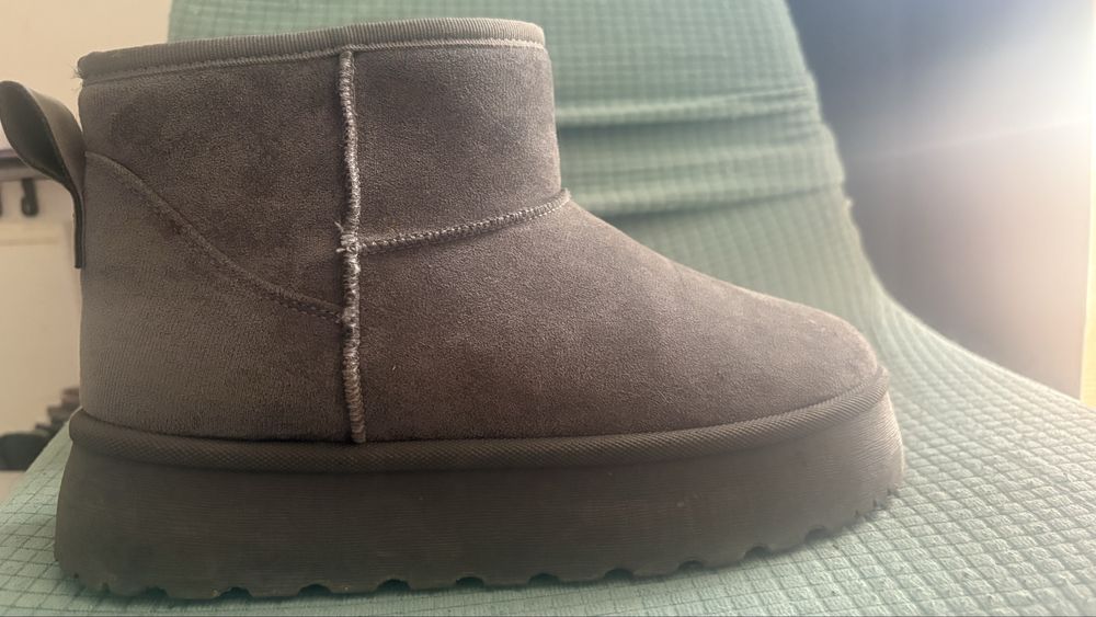 ugg marime 39-40