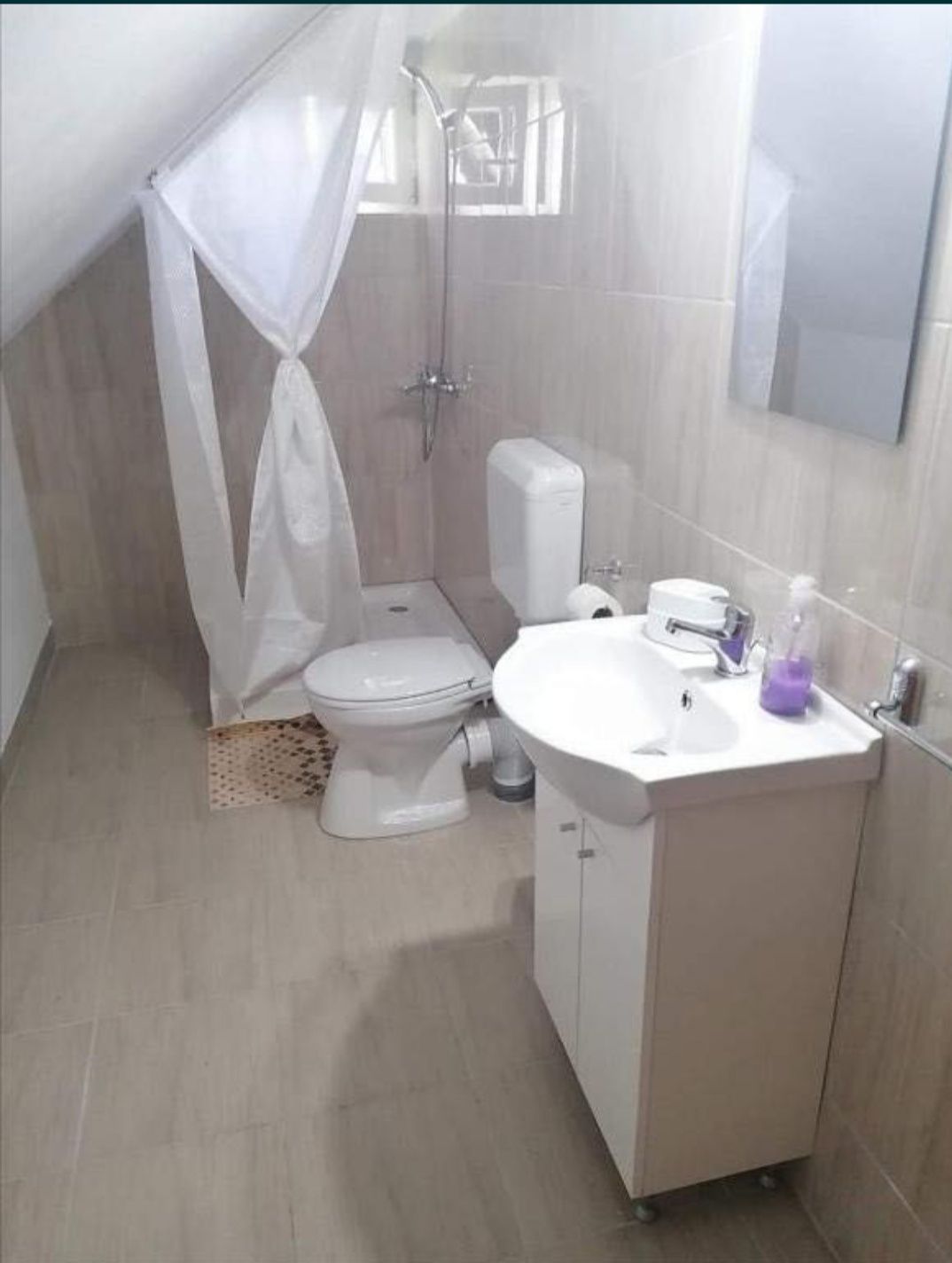 Cazare  Vilă Curtea de Argeș