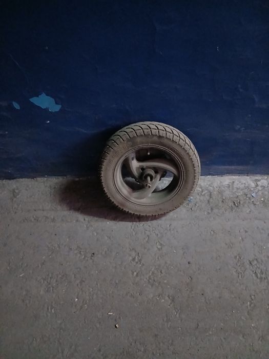 Продам колесо на скутер