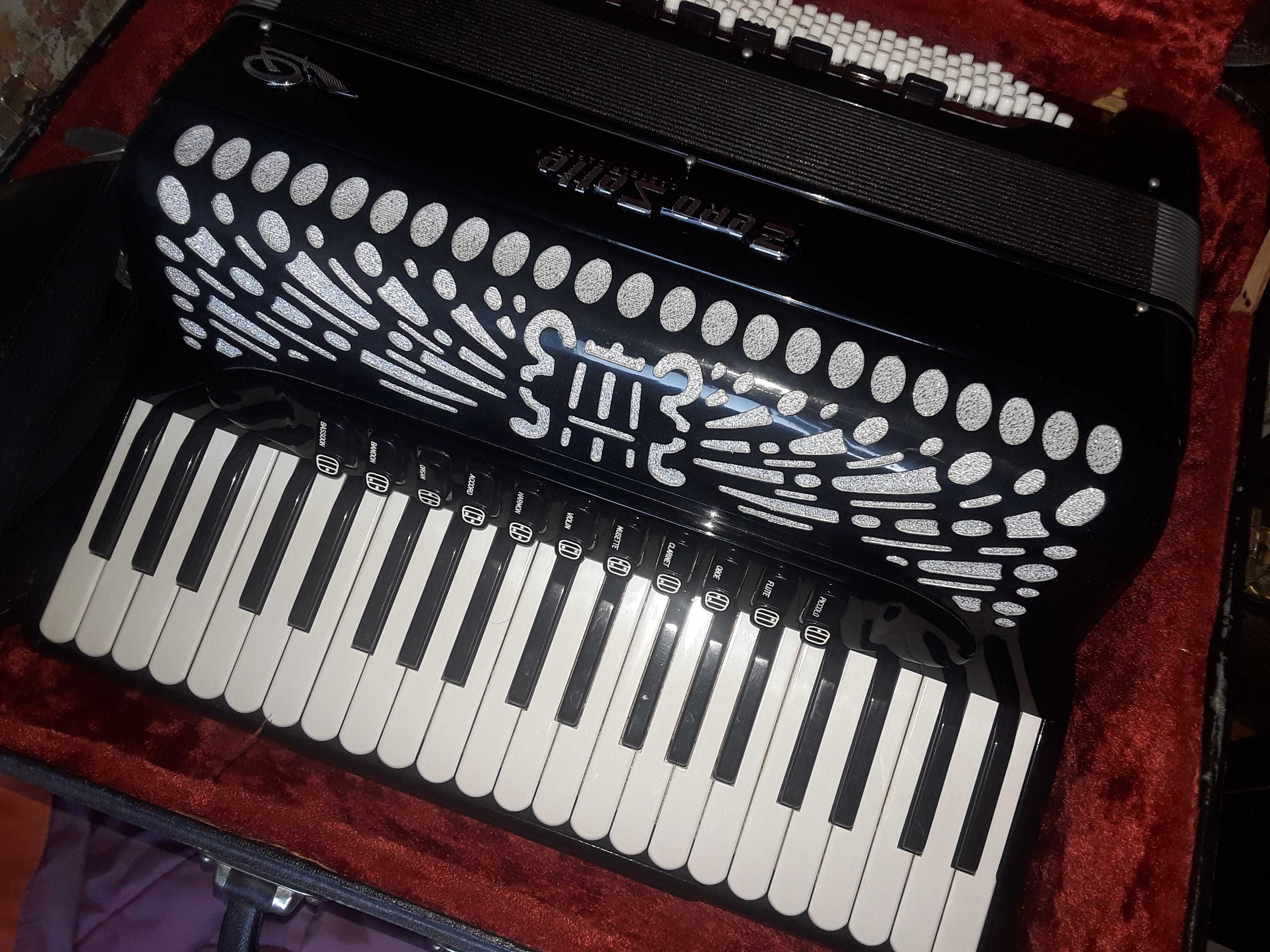 Vand sau schimb acordeon bugari armando, cabina 2+2, ca și gola!