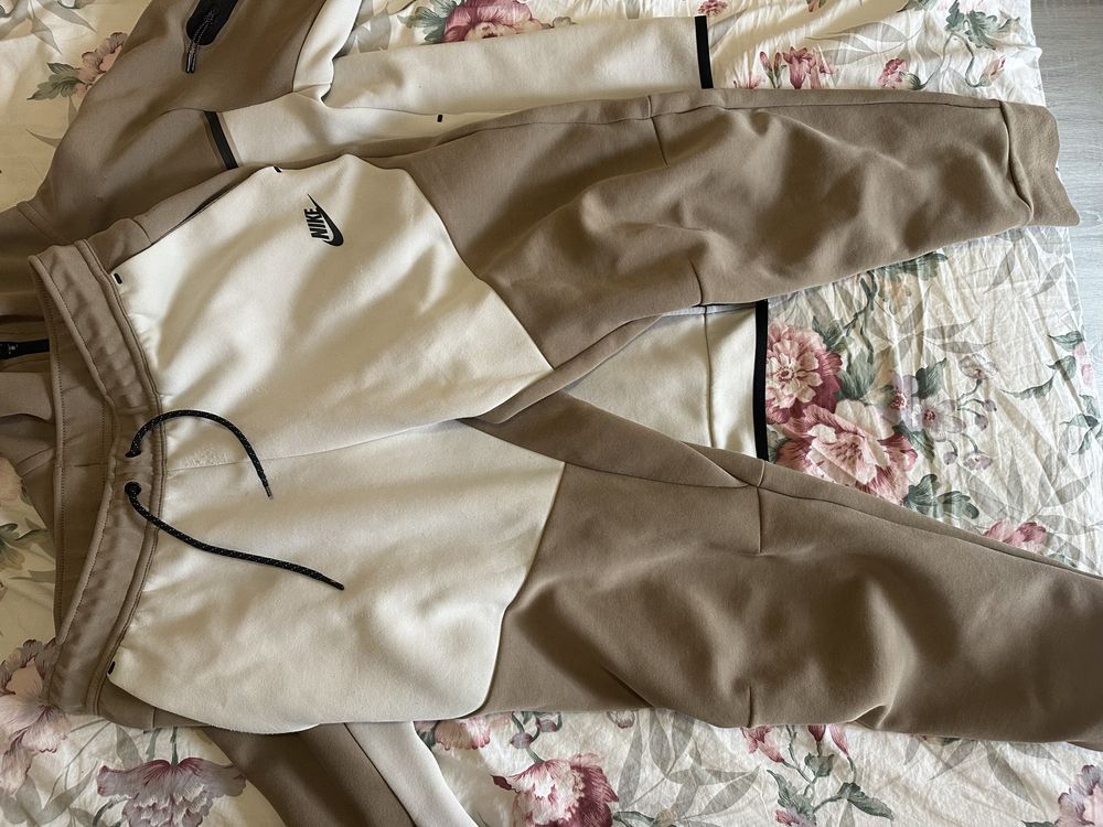 Оригинален Nike tech fleece