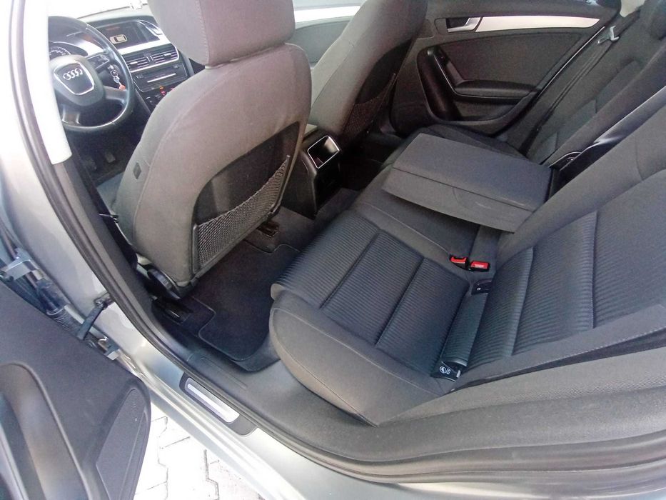 Audi A4 B8 an 2011, motor 2.0 diesel 143 cp înmatriculată în RO