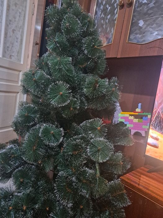 Продам ёлку срочно 1,5м