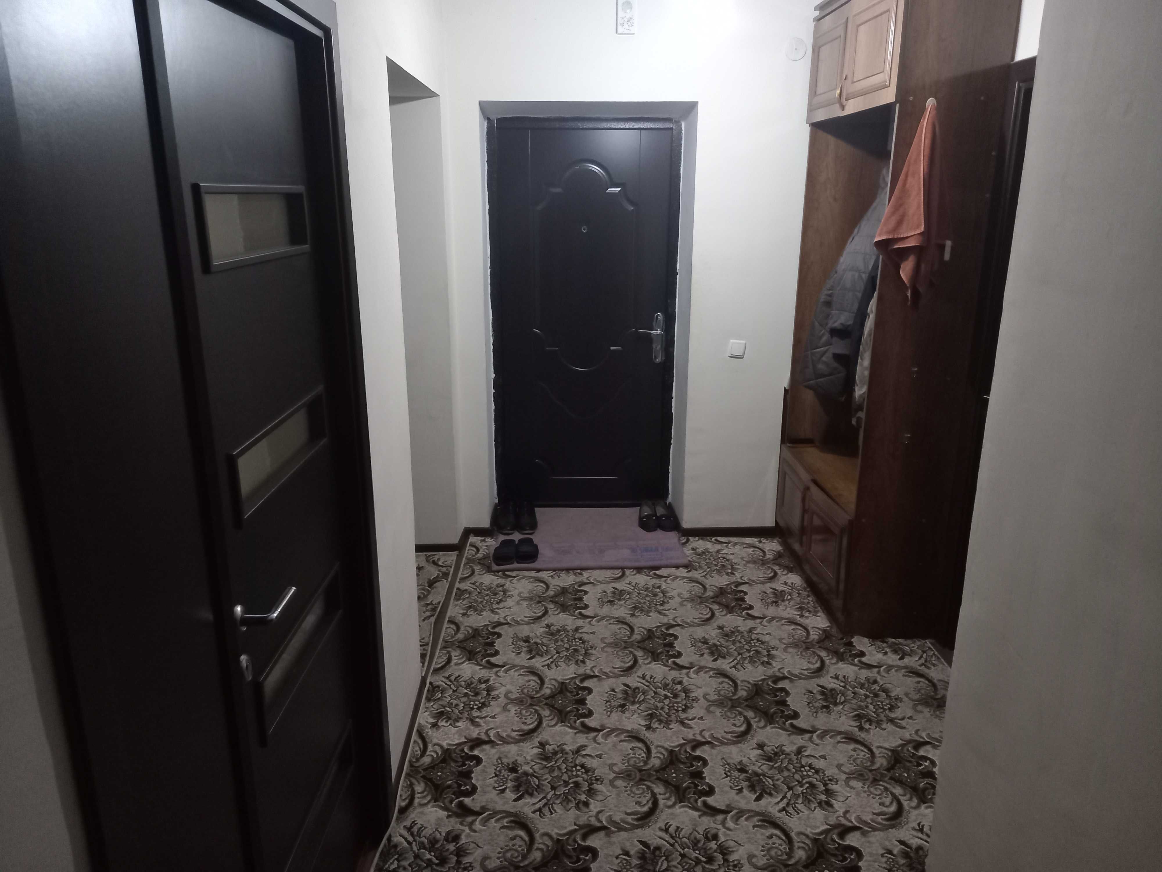 Urganch dehqon bozor yonda 3 xonali kvartira ijaraga student qoyamiz