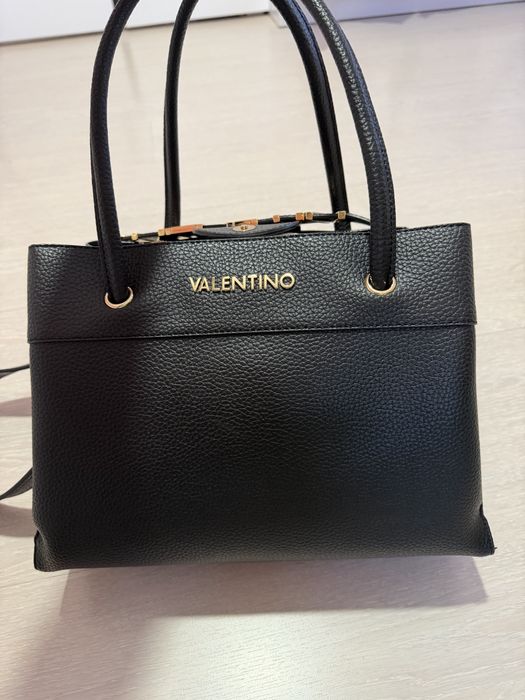 Чанта Valentino.