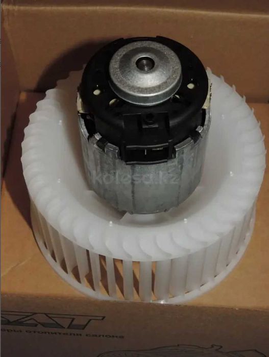 Продам моторчик печки Nissan Cefiro A32 (A33)