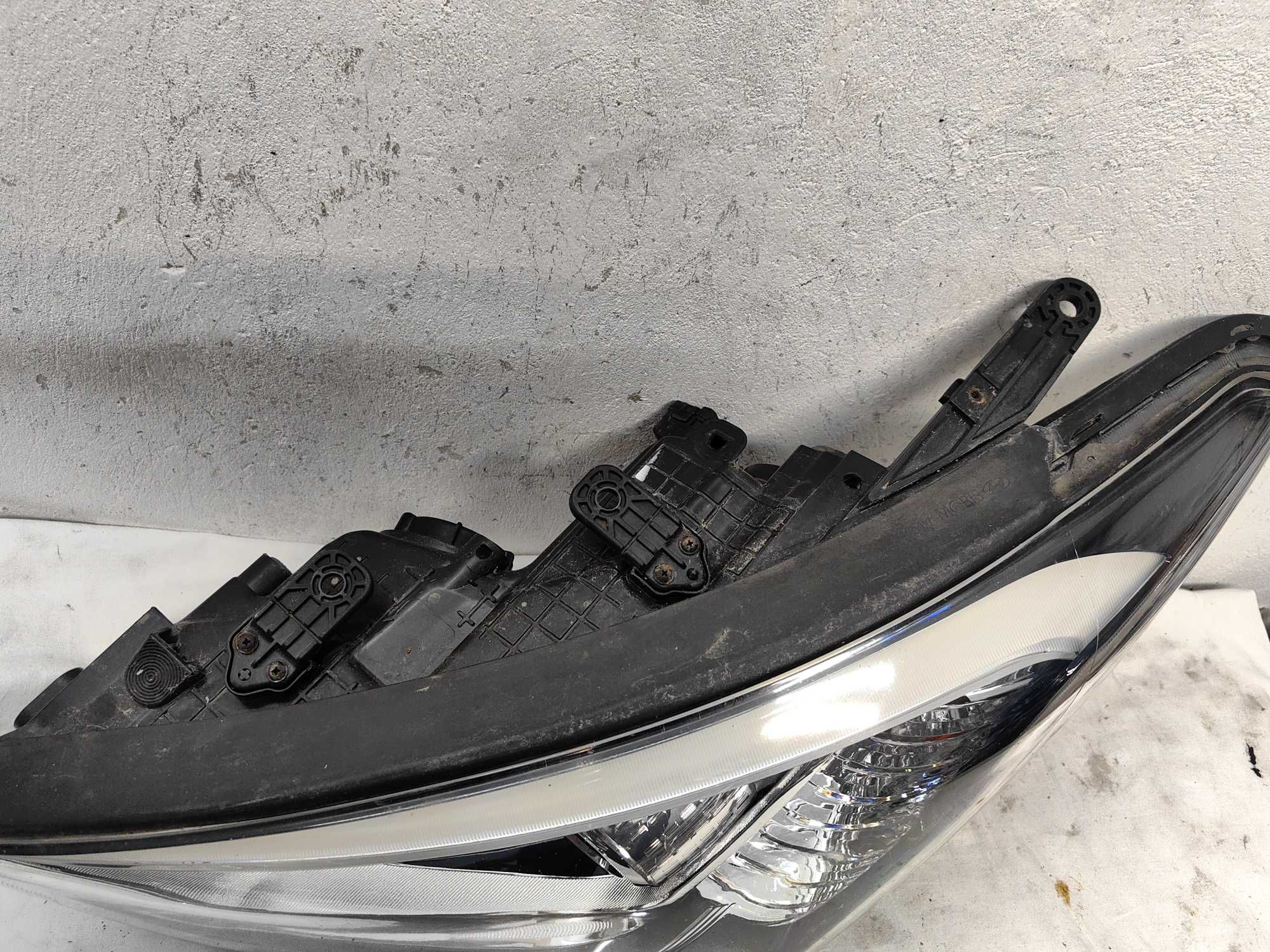 Оригинален фар Хюндай Сант Фе  Hyundai Santa Fe Bixenon