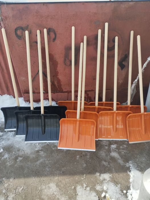 Снегоуборочная лопата