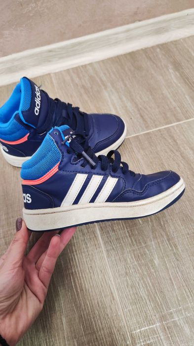 Детски маратонки за момчета Adidas Hoops 3, номер 30