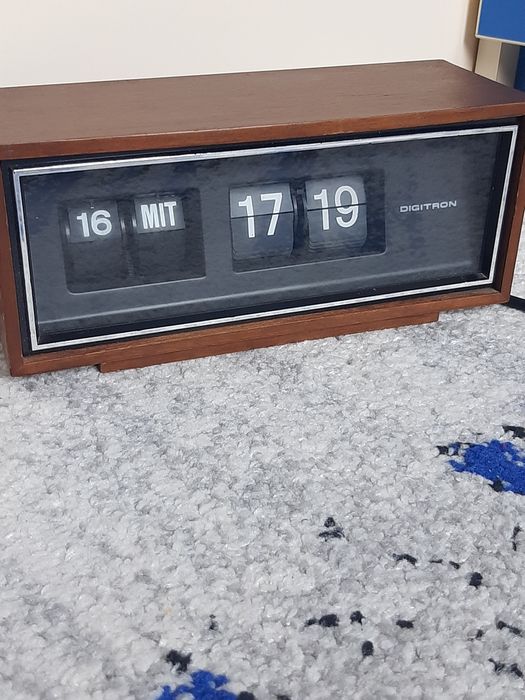 Vând ceas camera vitange