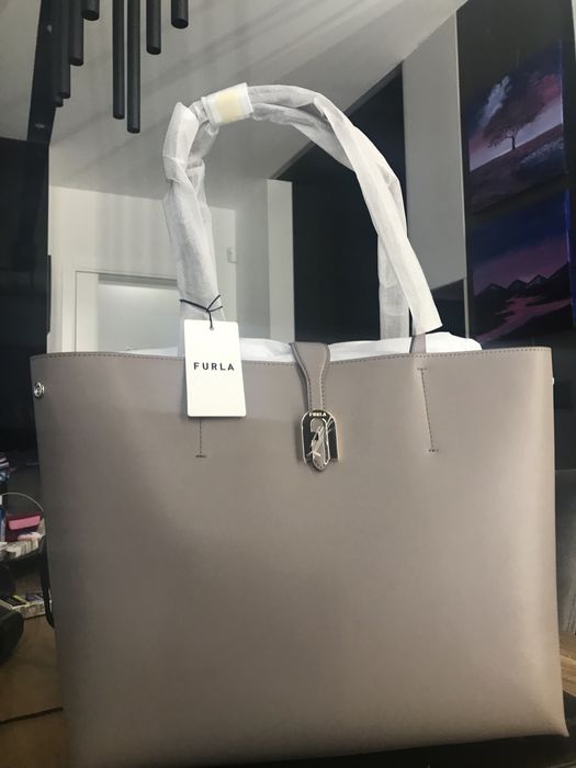 FURLA SOFIA TOTE XL.100%оригинал.Със сериен номер,етикети,всичко
