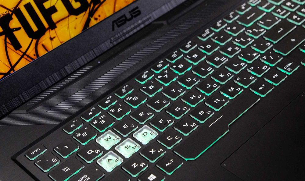 мощный Kak игровой так и СЛОЖНЫХ программ  Gaming ASUS A17Д 17,3 144Мz