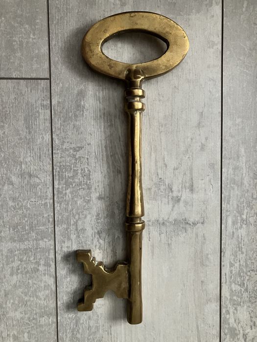 Месингов ключ и обувки с котета