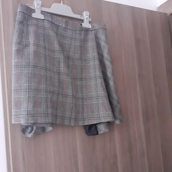 Fusta scurta cu nasturi Zara