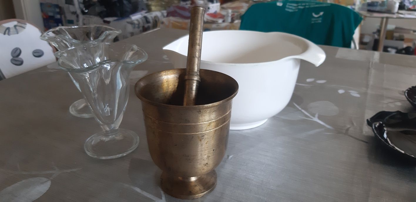 Съдове за домакинството-тенджери,хаванче,купа..
