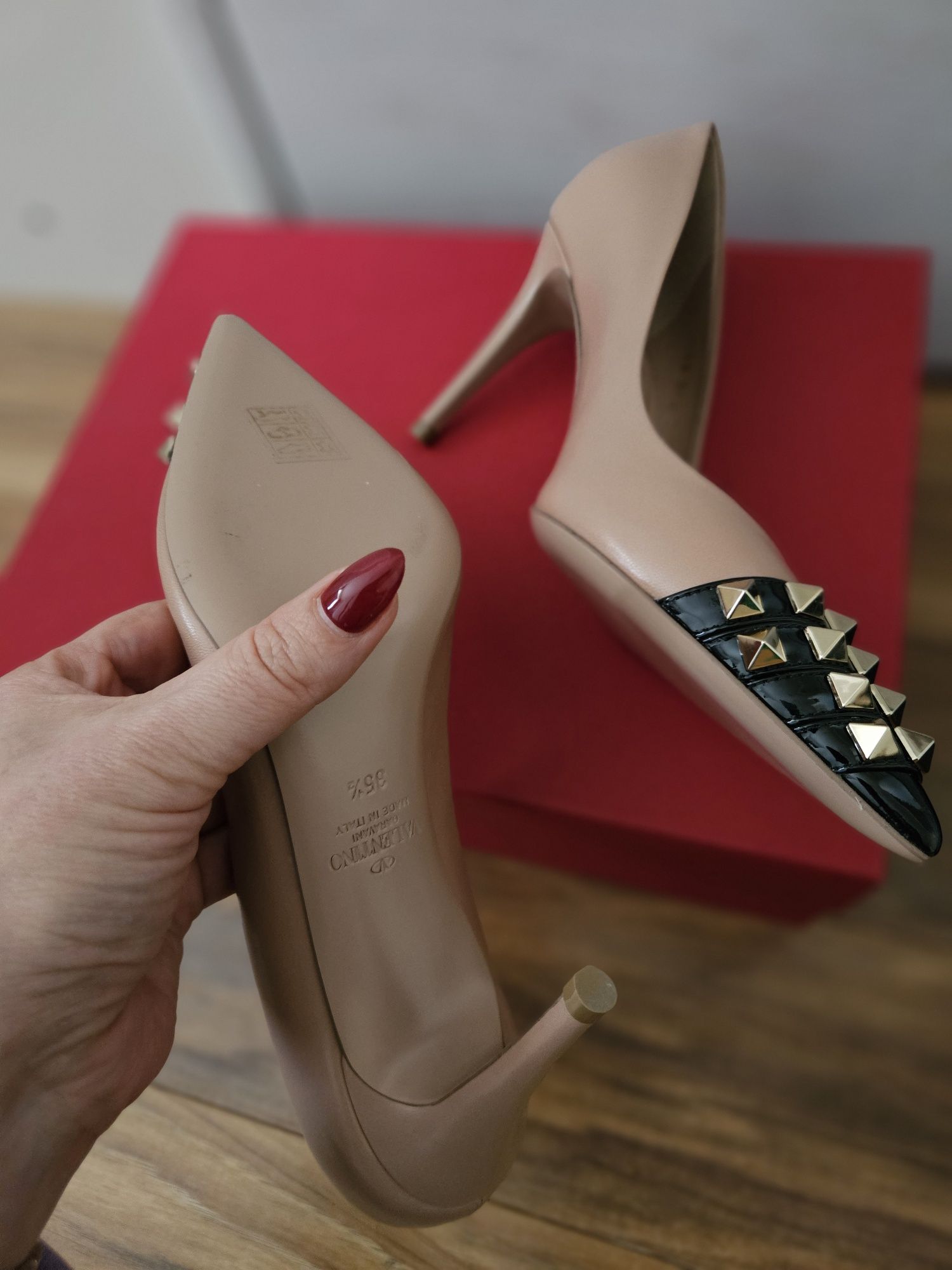 Нови Valentino Garavani на 1/3 от истинската цена
