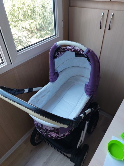 Продам детскую коляску 3 в 1