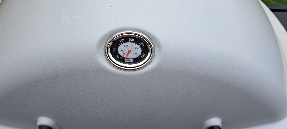 Газово барбекю WEBER Q 3200 с чисто нови горелки