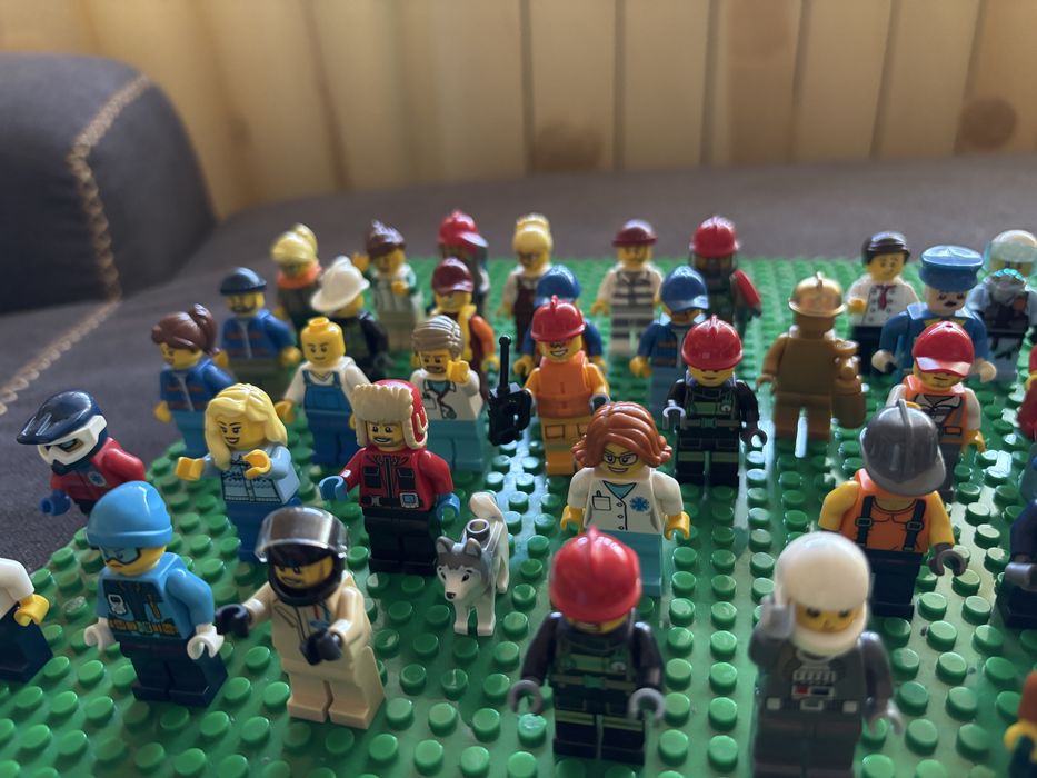 Omuleți lego diferite modele